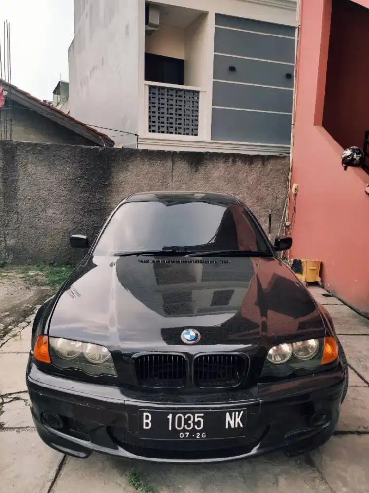 DI JUAL CEPAT BMW 318I E46 TH 2000 WARNA HITAM