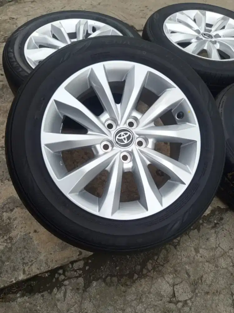 JUAL/TT VELG OEM ZENIX TIPE  V R17  KOMPLIT BAN DUNLOP 215/60/17 80%