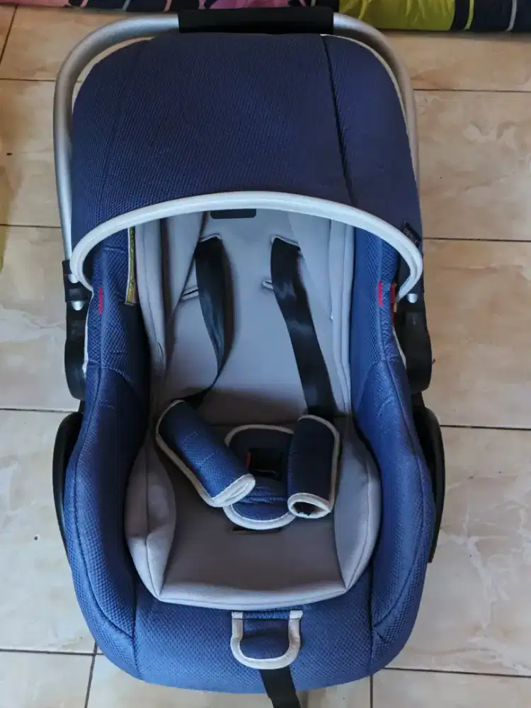 Tempat duduk bayi merk babyelle