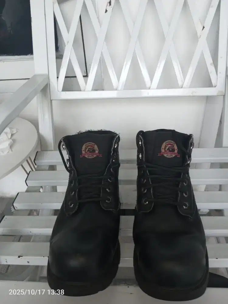 Sepatu safety Brahma sz 45 Black