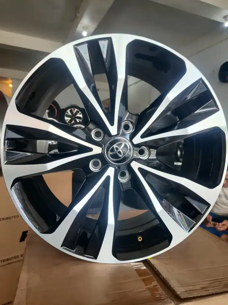 Velg oem corola cross R17