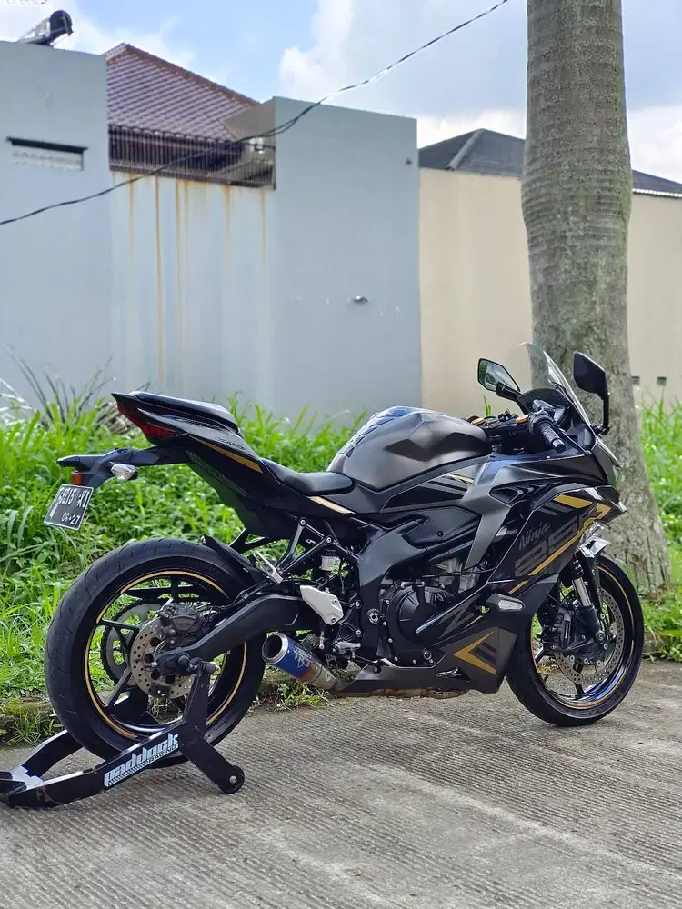 KM 4K AJA! KAWASAKI ZX25R ABS QS GREY 2022 PAJAK PANJANG KAYAK BARU