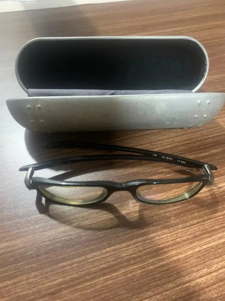 Kacamata Oakley