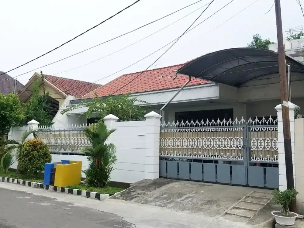 Dijual Rumah Hitung Tanah Lokasi Strategis Perum Kertajaya Indah