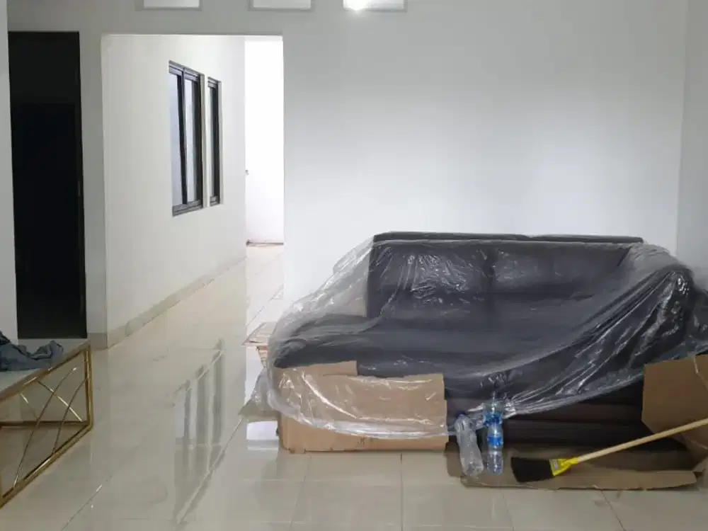 Dijual Or Sewa Rumah Semi Furnish Modern Startegis di Harapan indah