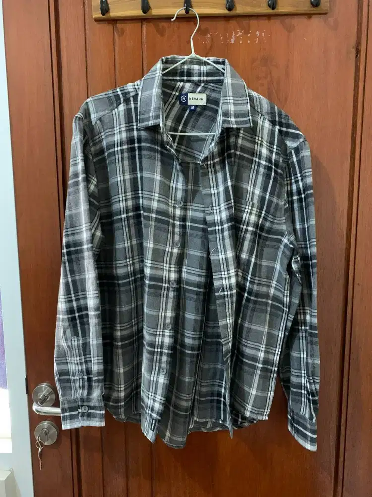 KEMEJA FLANEL ABU-ABU UKURAN M (BESAR)