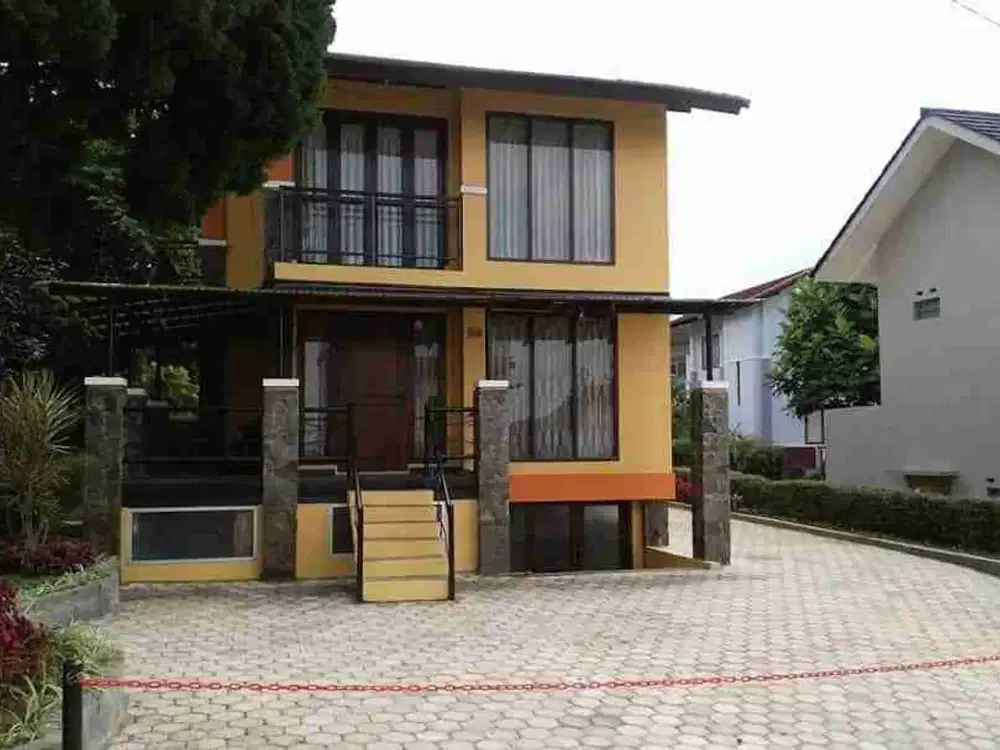 Villa Siap huni dikawasan wisata Lembang akses langsung jalan kolmas