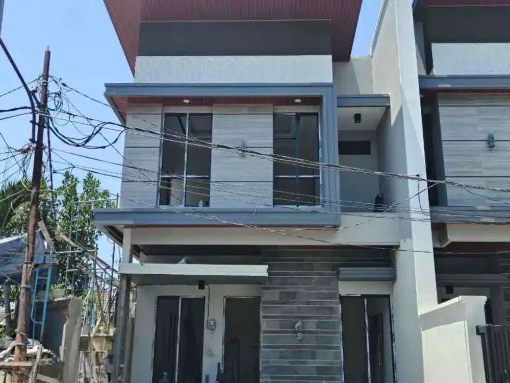 Baru Gress! Rumah Jalan Utama Manyar Jaya
