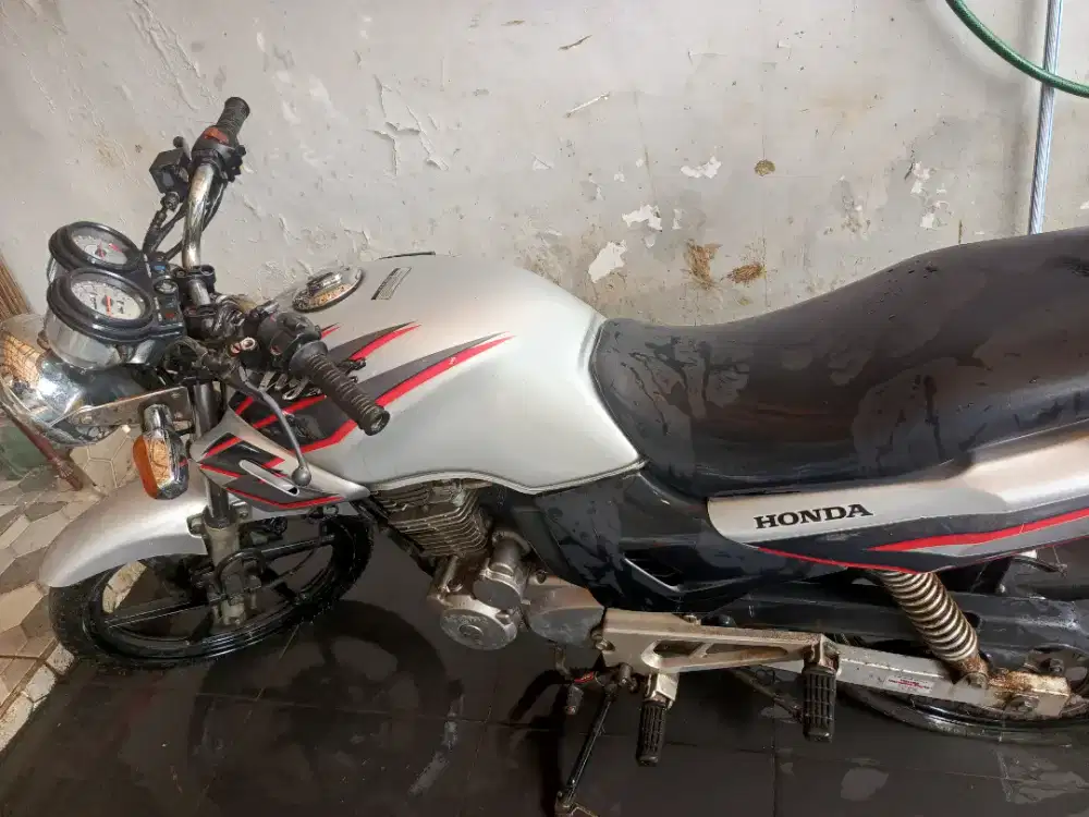 Motor Honda Tiger 2005
