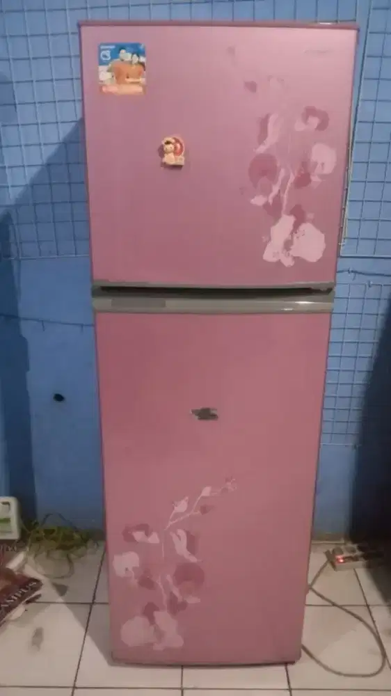 Dijual kulkas SHARP 2PINTU MESIN ORI Kondisi normal siap pakai