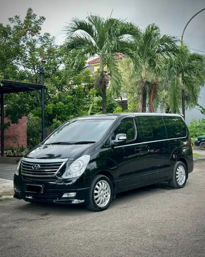 Oper Kredit Hyundai H1 Hitam Royal Bensin AT