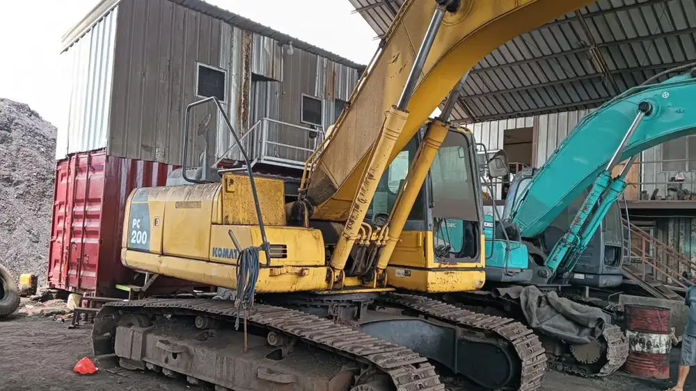 Dijual Excavator Komatsu PC200-8 Tahun 2010
