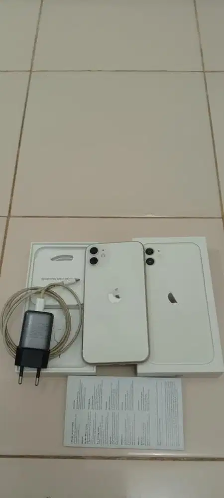 Ponsel IPhone 11