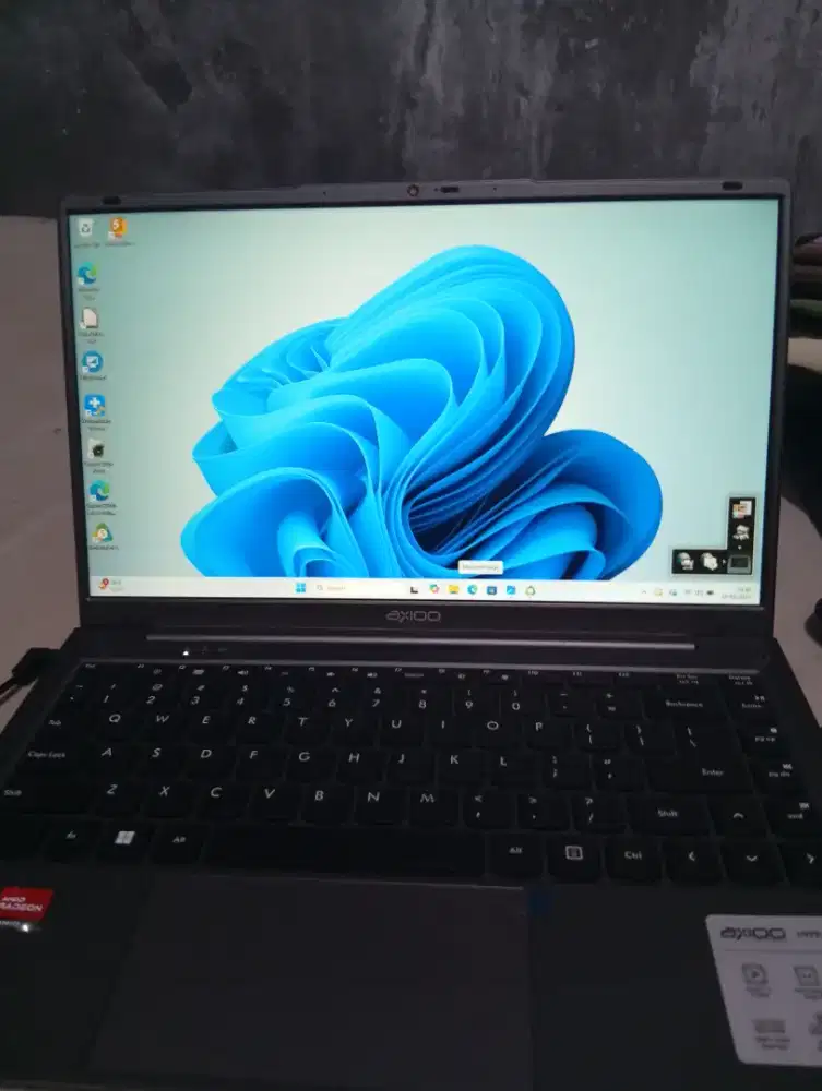 Jual bu laptop axxio hype 5 amd baru dipake seminggu