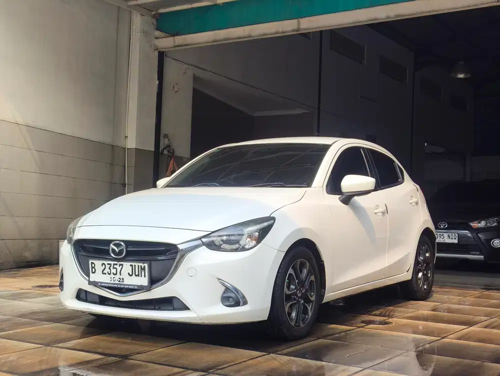 Tdp 15juta : Mazda 2 R 2017 Bensin
