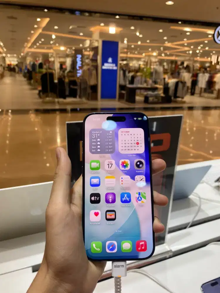 Iphone 17 pro max orange