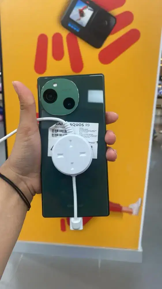 Aquos Smartphone R9.