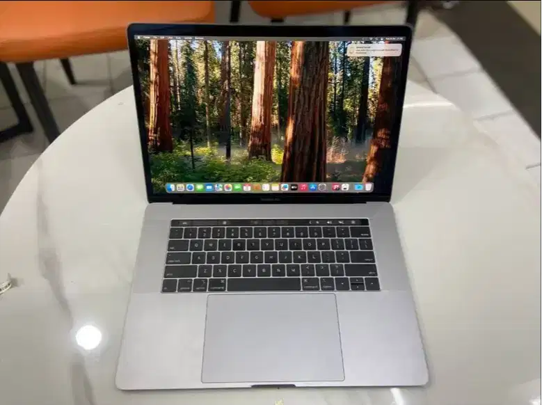 Macbook pro 2016 core i7 ram 16gb ssd 256gb Gaming design 15in DL-RTV