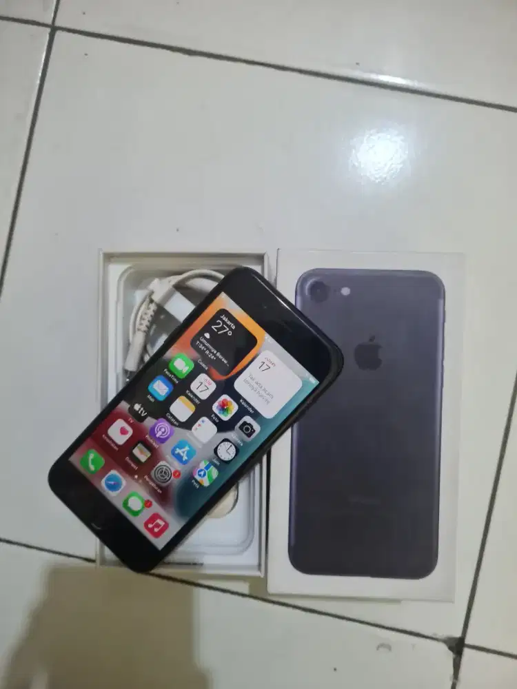 IPHONE 7 32GB lengkap