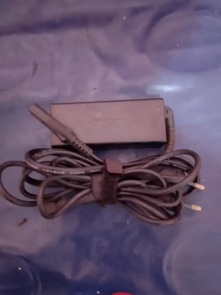 Dijual charger sony viao ori bawaan lapto Rp. 70.000 nego