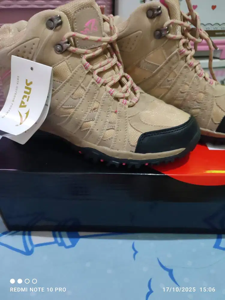 Sepatu Gunung/hiking