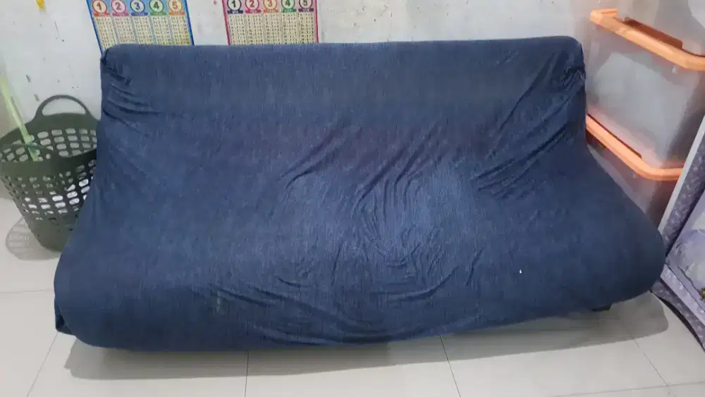 Sofabed warna biru