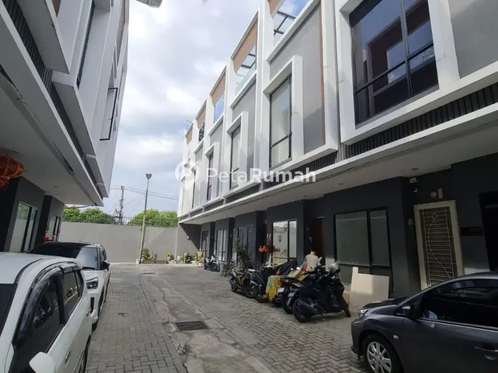 DIJUAL TOWNHOUSE JALAN BUKU KOMPLEK THE PENTHOUSE-MEDAN PETISAH (hendy)