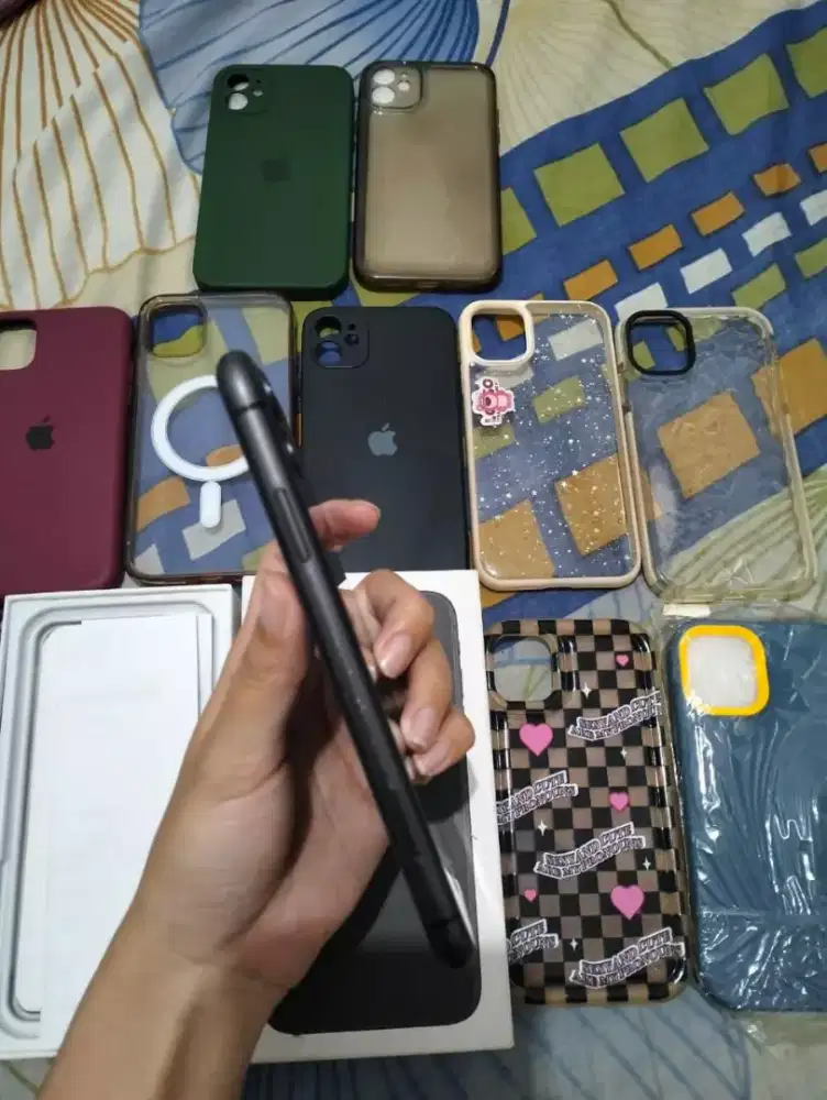 JUAL IPHONE 11 PEMAKAIAN CEWE