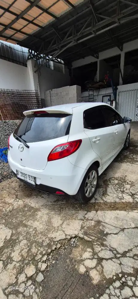 Di jual mazda 2 tahun 2015
