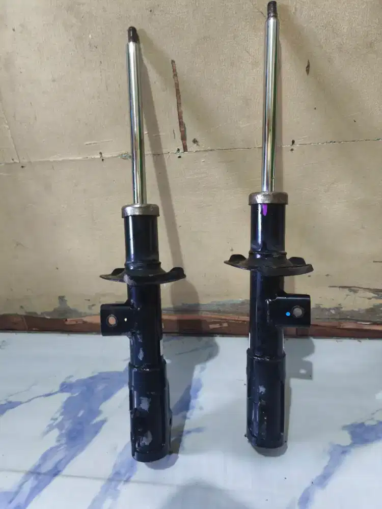 Shock Ayla 1.0  kondisi normal copotan