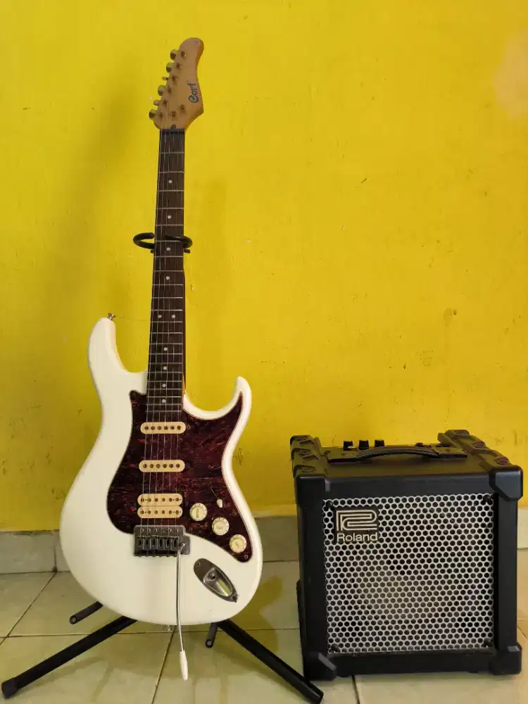 Dijual Gitar Stratocaster Cort dan Ampli Roland Cube
