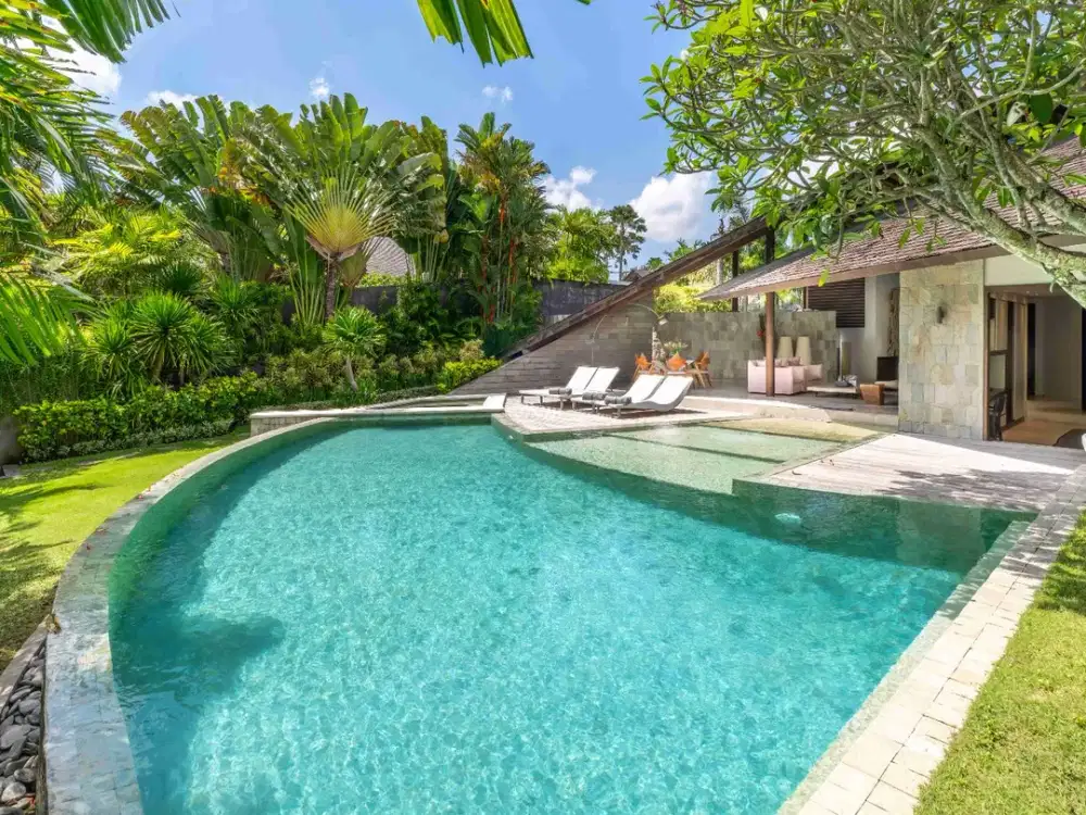 INVITING THREE-BEDROOM VILLA WITH TROPICAL AMBIENCE IN SEMINYAK