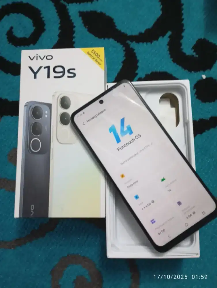 Vivo y19s 4/64 nominus segel bergaransi mulus 98%