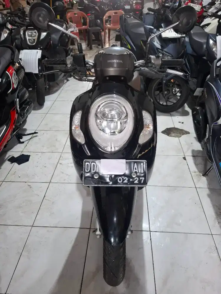 Honda Scoopy 2022 hitam keyless