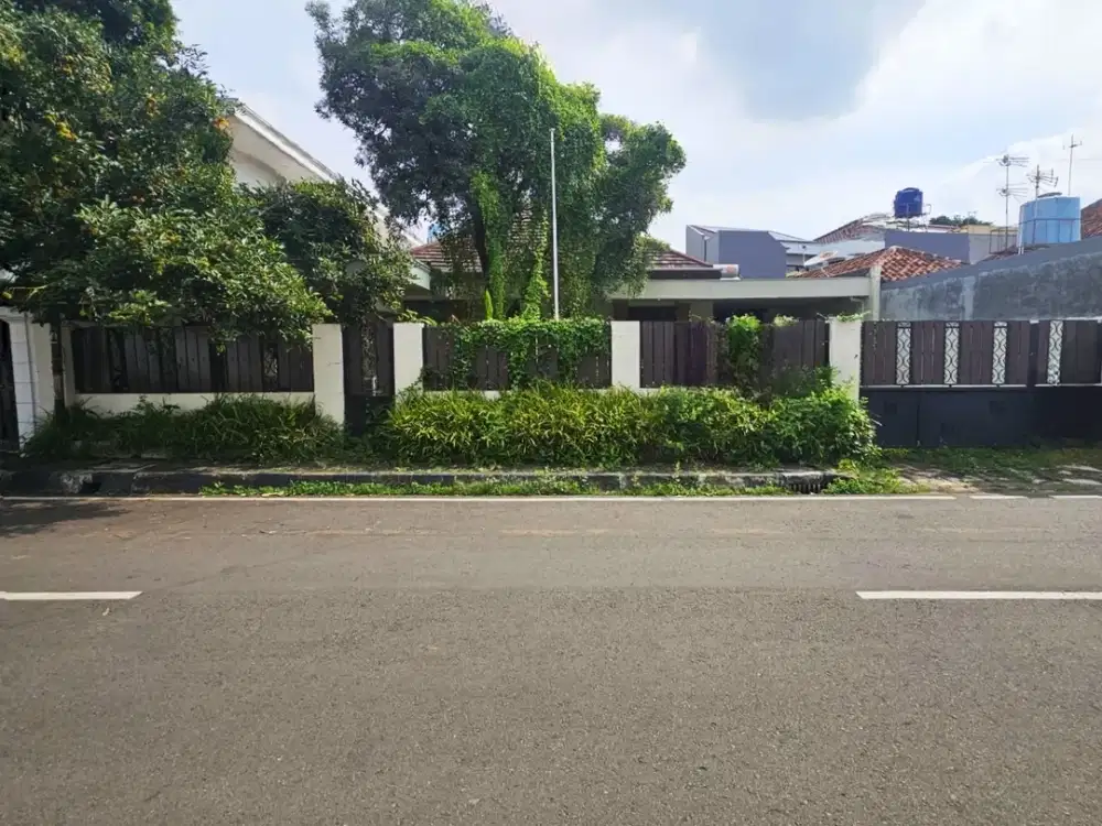 Rumah Dijual Menteng. Komplek. Jalan Lebar. Bebas Banjir. NEGO sd DEAL