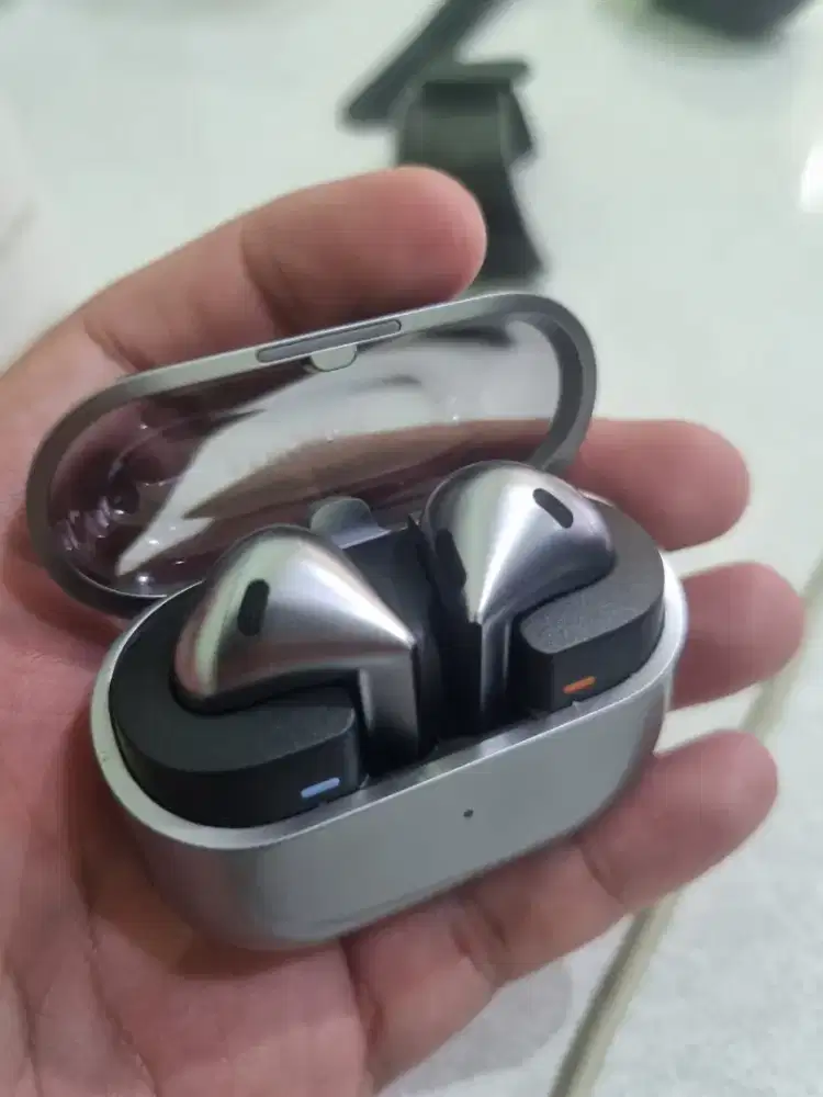 Earphone samsung galaxy buds 3 good condition