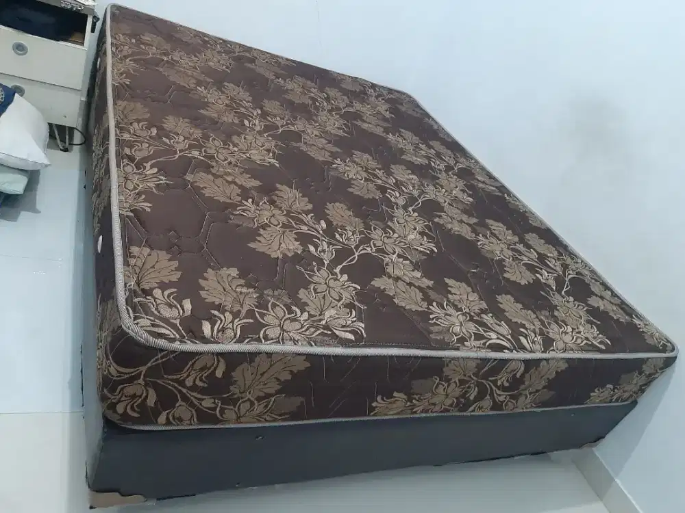 Spring bed 160x200 kondisi bagus