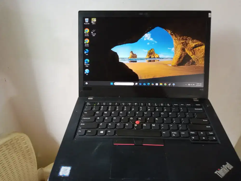 Laptop lenovo thinkpad i5 ram 8 gen 8 ssd 256 ngebut