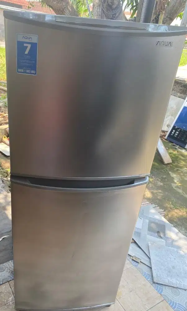Kulkas merk Aqua 2pintu