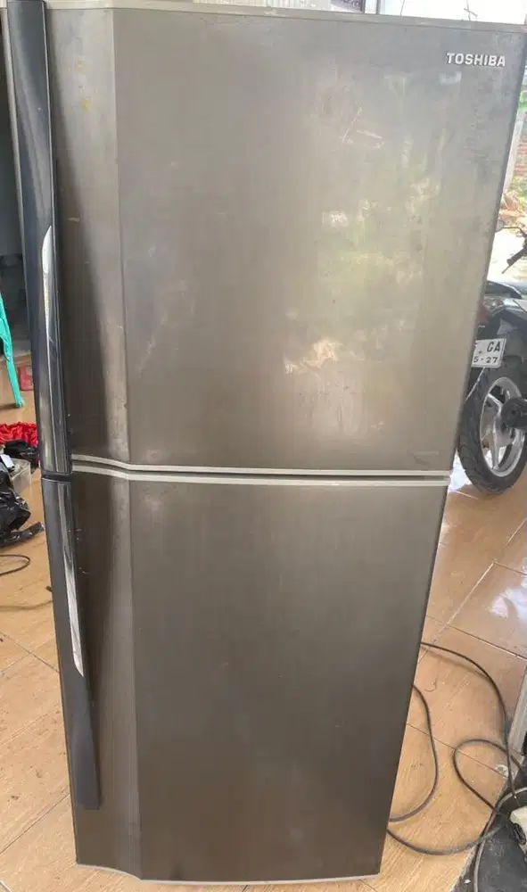 Kulkas merk toshiba 2pintu