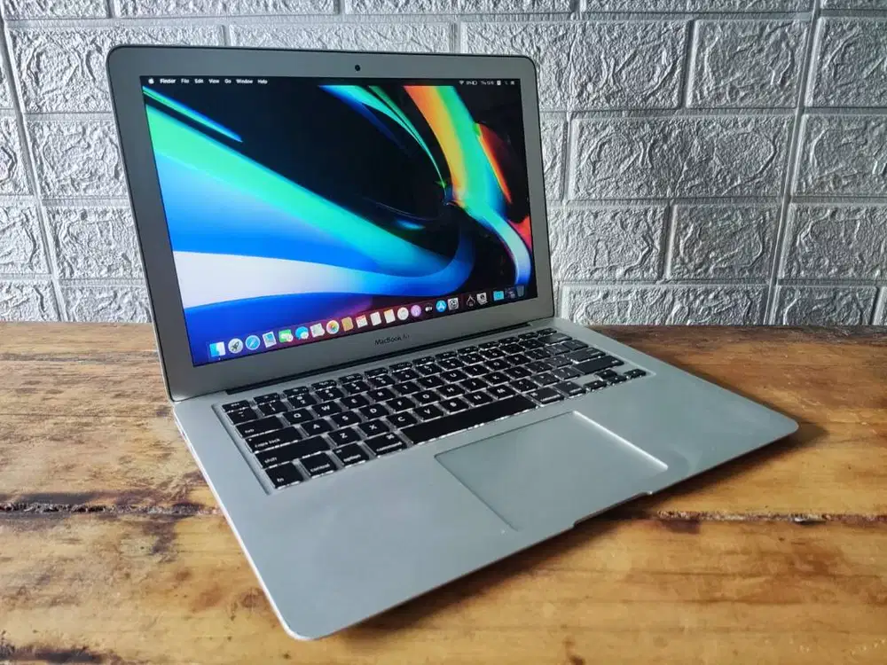 Macbook Air 2017 Core i5 RAM 8GB SSD 256GB 13 inci mint condition