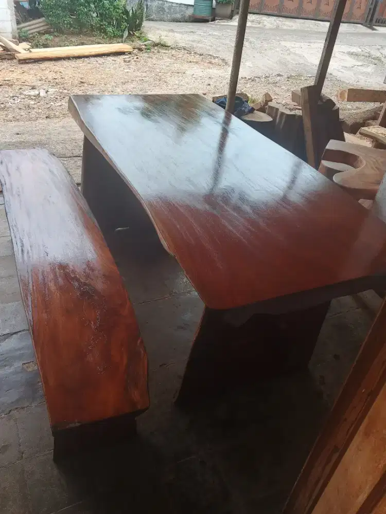 Meja makan antik teras