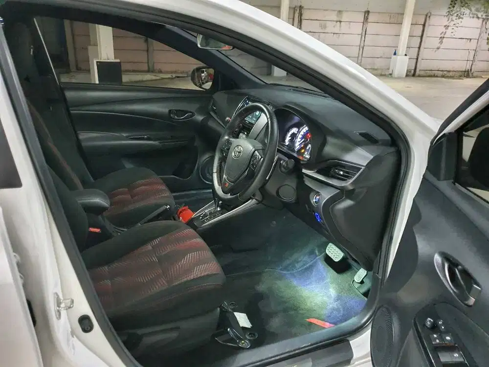 Toyota Yaris GR Sport AT 2022 Putih PREMIUM B555CEL