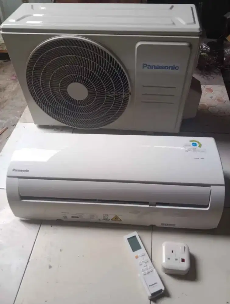 AC split panasonic 1/2 pk. Pemakaian pribadi baru 1 tahun. Lengkap