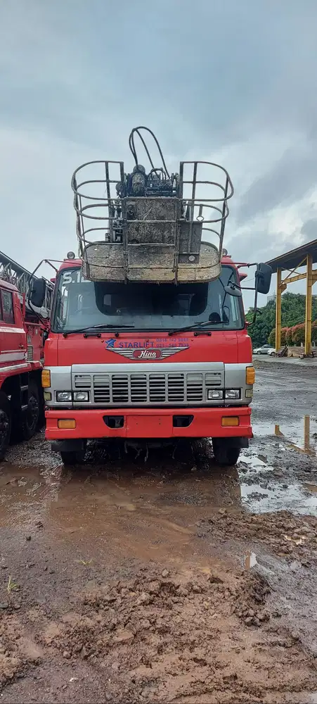 JUAL UNIT TRUCK HINO FULLY HYDRAULIC TRUCK CRANE TAHUN 2006