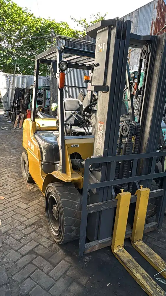 READY CATERPILLAR 3 TON MAST TRILIFT LANGSUNG PEMILIK