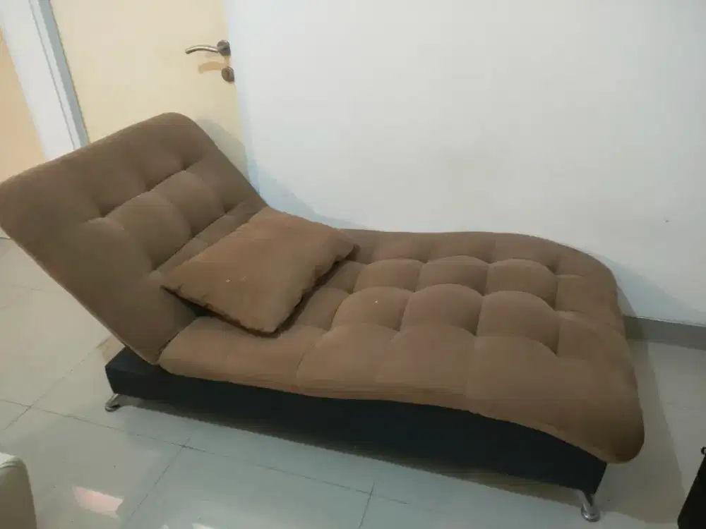 Sofa santai warna coklat