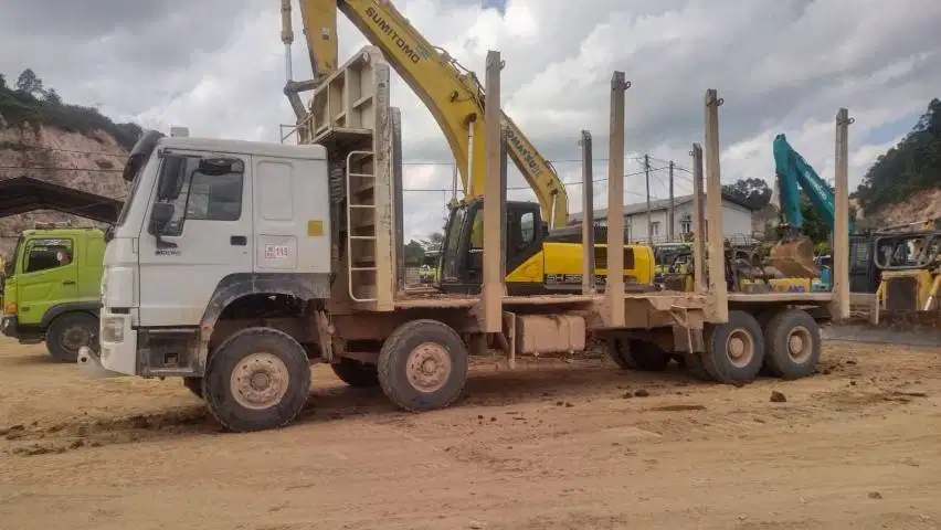 JUAL UNIT TRUCK SINOTRUK HOWO LOGGING TRUCK ZZ1317N5167B1R TAHUN 2023