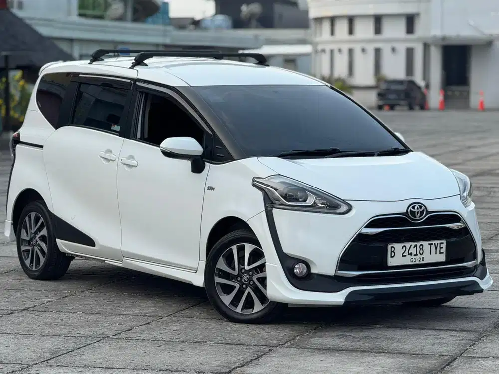 Toyota sienta Q 1.5 AT 2018