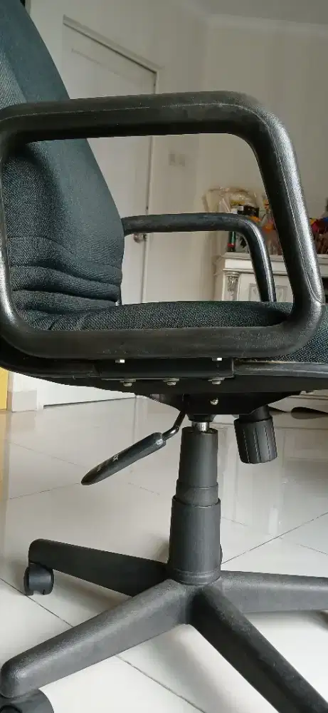 KURSI KANTOR PUTAR